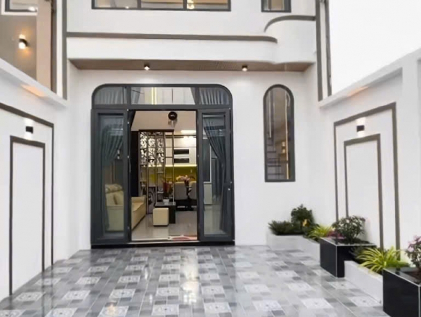 Cần bán gấp căn 1 trệt 1 lầu, 3pn 3wc đường oto dtsd240m2 SHR