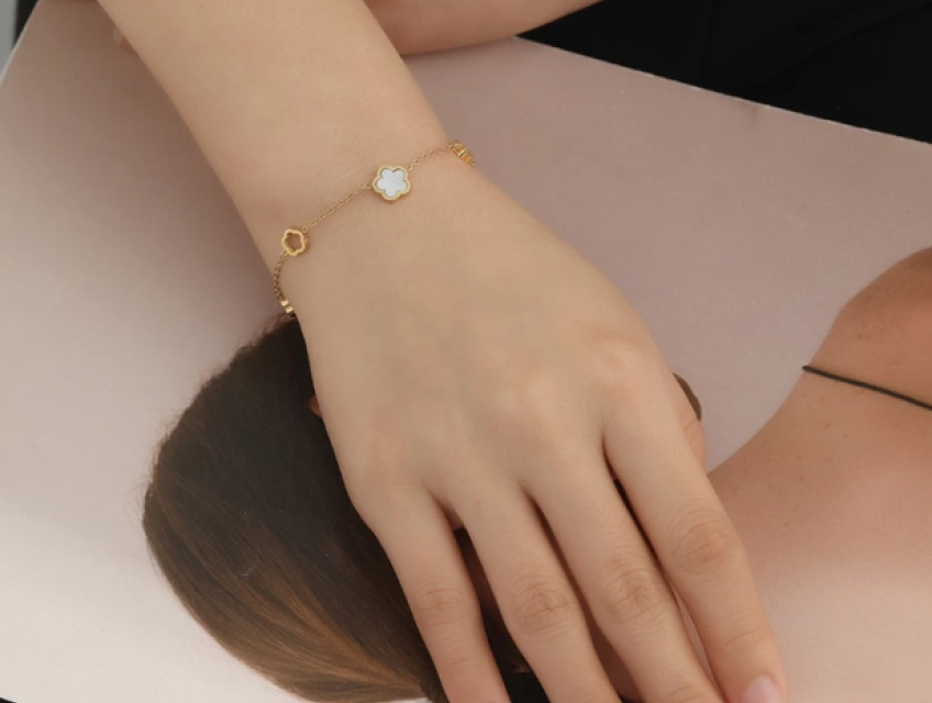 Vòng Tay Chất Liệu Titan Hiện Đại