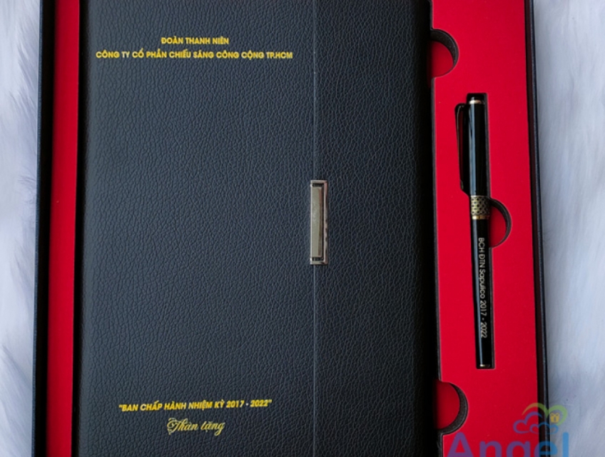 Combo bút ký kim loại và sổ tay A5 làm quà tặng doanh nghiệp