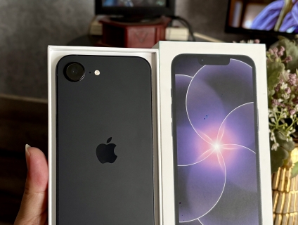 17e 256G Black VN/A Likenew. BH 3/2027 !