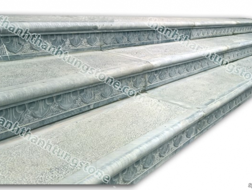 Bậc tam cấp đá xanh rêu