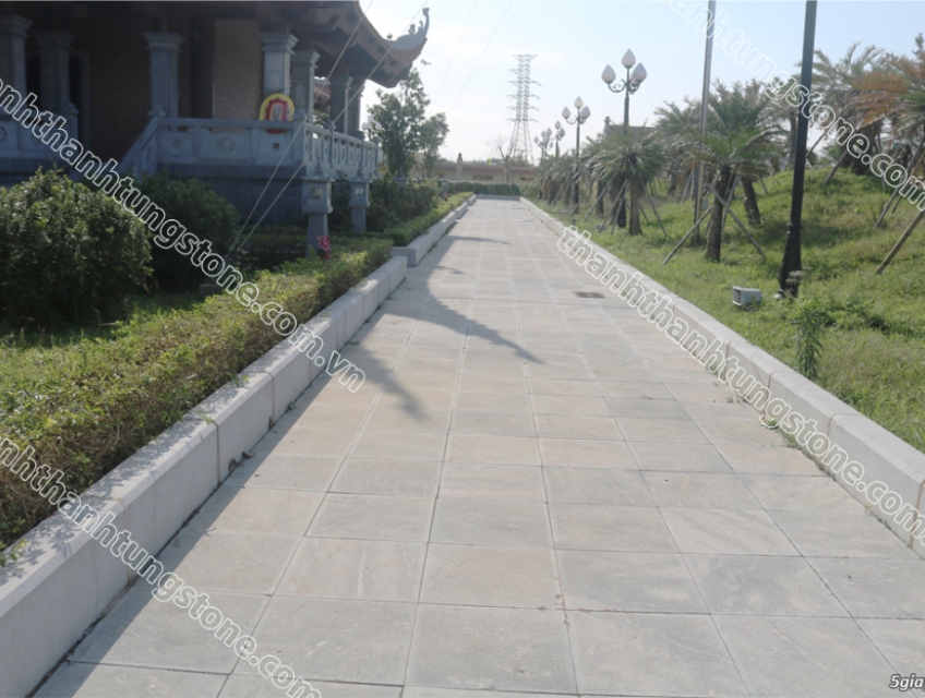 Đá bó vỉa ghi sáng – Bền đẹp, dễ phối cho vỉa hè, sân vườn, công trình ngoài trời