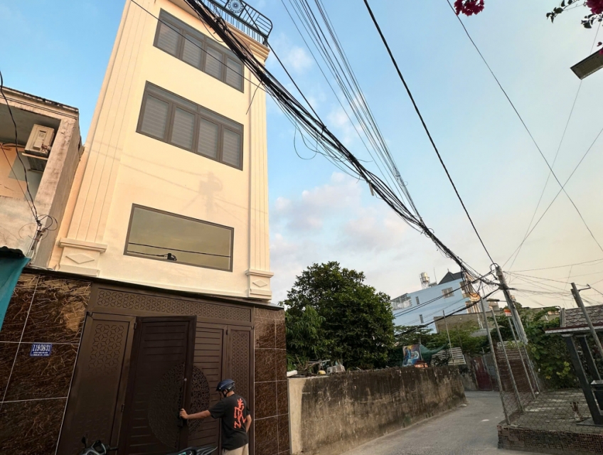 Bán nhà xây mới trang bị full nội thất 100% vào ở ngay, gần Tô Ký Q12