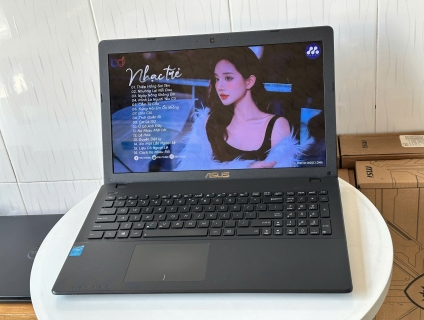 Asus X550LA i5-4210U, RAM 8GB, SSD 120GB, 15.6" HD, VGA Intel 4400