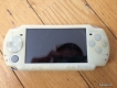 cần bán máy psp 2k màu bạc gia´ rẻ