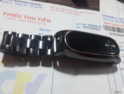 Miband 2 qua sử dụng, kèm sạc, dây đeo kim loại