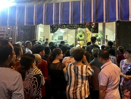 Đổ xô đến chùa Ấn Quang không phải viếng đám tang Anh Vũ
