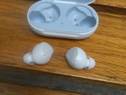 bán tai nghe Buds s10 SAMSUNG đẹp 99%