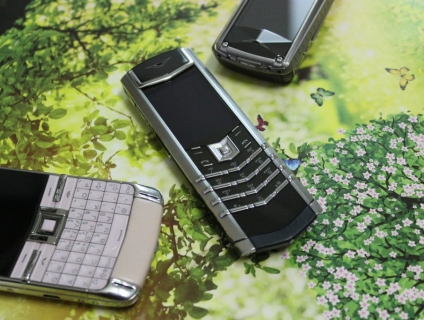 Chuyên Bán Vertu & Nokia 8800 & 6700 & 8600 luna. Chính hãng. TPHCM