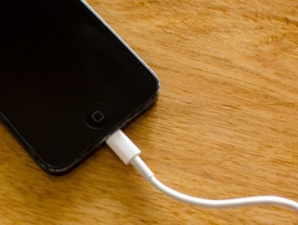 THAY PIN IPHONE 5/ 5s  LẤY LIỀN