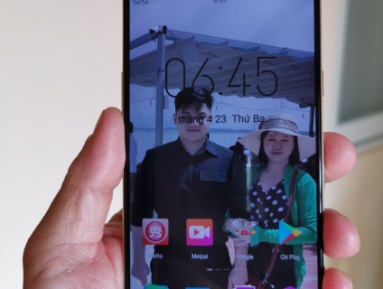 Meitu V6 màu xanh viền gold fullbox 99.9% nhe