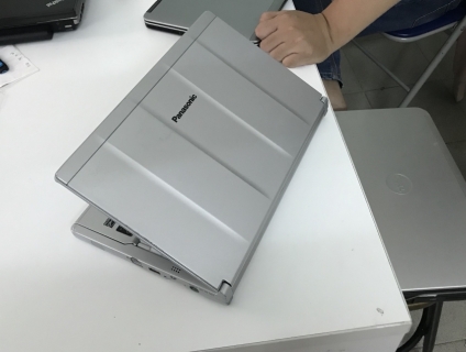 Panasonic cf-nx4 ( 12.5 inch, i5 5300u, ram 4 , ổ 320 gb hdd, hd plus