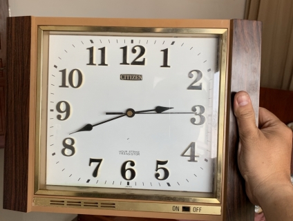 Đồng hồ Citizen Nhật treo tường vỏ nhựa kin trôi