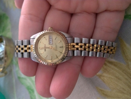 Đồng hồ xách tay Mỹ đồng giá 200.000 đ/ cái!