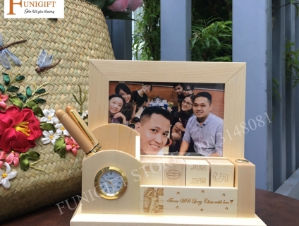 Khung ảnh gỗ có lịch xúc xắc đa năng 4in1 quà tặng sinh nhật bạn bè