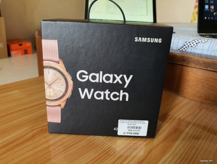Cần bán Samsung Galaxy Watch 42mm, màu Rose Gold, mới 100%