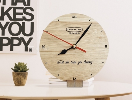 Đồng hồ gỗ khắc hình ảnh, đồng hồ gỗ khắc logo  làm quà tặng độc đáo