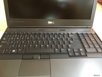 M4600 i7 2620M  Ram 8GB  SSD128GB.  AMD FirePro M5950.Lcd 15.6 Full HD