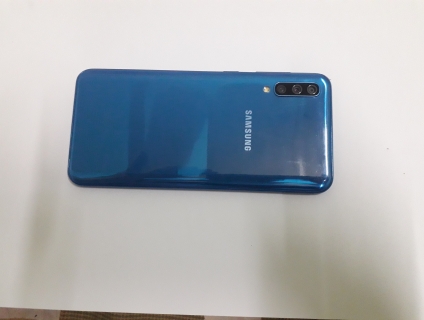 Cần Bán Điện Thoại Samsung A50 ( 6G/128G) còn bảo hành 12/10/2020