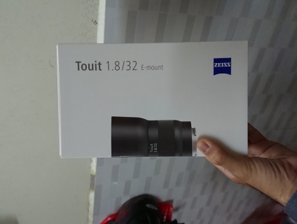 Carl Zeiss Touit 32 F1.8 Ngàm E mount