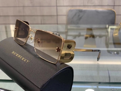 Mắt kính Burberry