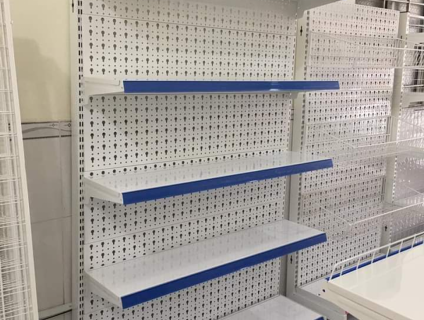 Kệ siêu thị trưng bày lưng tôn lỗ, hàng dày mới 100%, giá bao lắp đặt