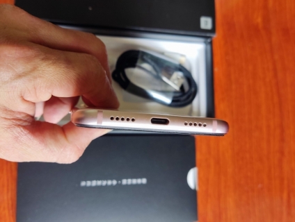 Mi 8 Màu vàng hồng dùng kỹ máy đẹp leng keng!