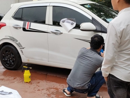 Dán tem xe tại nhà TP Vinh