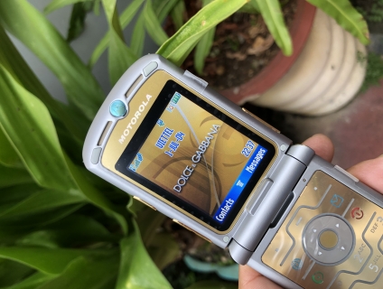 Motorola V3i Gold Dolce & Gabbana NEW seal chưa qua sd