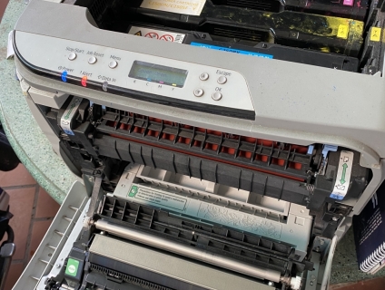 Bán máy in màu Ricoh SP C240DN cũ, hư hộp mực