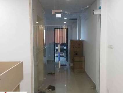 Cửa kính thủy lực 1 cánh chuẩn chất lượng