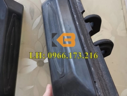 Guốc cao su máy xúc Komatsu PC30 giá tốt, hàng xịn