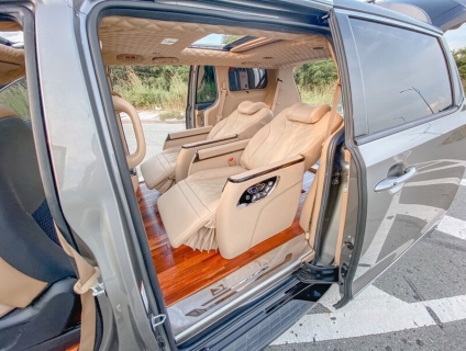 Ghế Kia Sedona độ Limousine chỉnh điện tại TP. HCM
