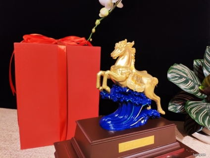 Tượng Ngựa Chiến Thắng dát vàng 24k- Đồ trang trí nội thất văn phòng