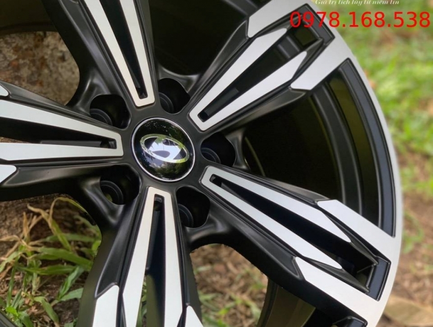 Mâm 17 inch 5 chấu dạng thể thao, khỏe khoắn cho Cerato