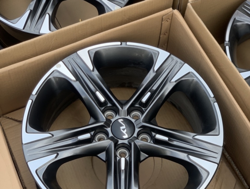 Thanh lý mâm zin Kia K5 size 18 inch, mâm đẹp ko lỗi