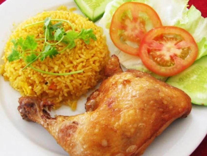 Bật mí cách làm cơm gà xối mỡ da vàng giòn rụm siêu đơn giản