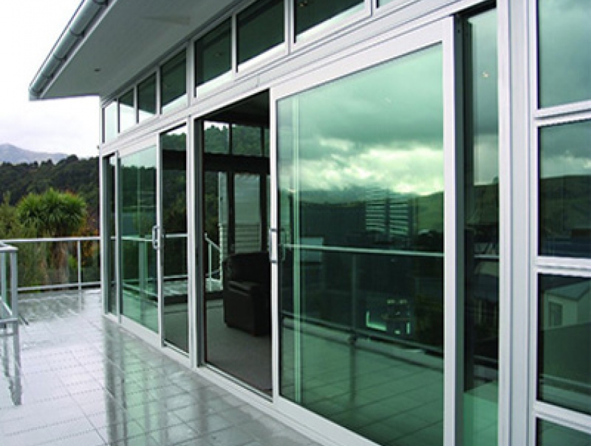 Lắp đặt vách kính khung nhôm giá rẻ tại hcm