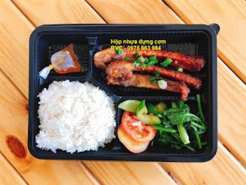 Hộp nhựa đựng cơm 4 ngăn tiết kiệm chi phí bao bì tối đa