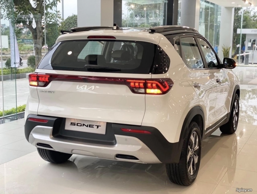 Kia Sonet giá sập sàn