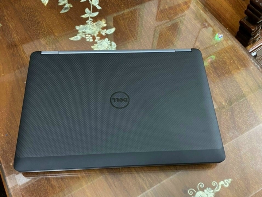 Cần bán: Laptop doanh nhân cho sinh viên