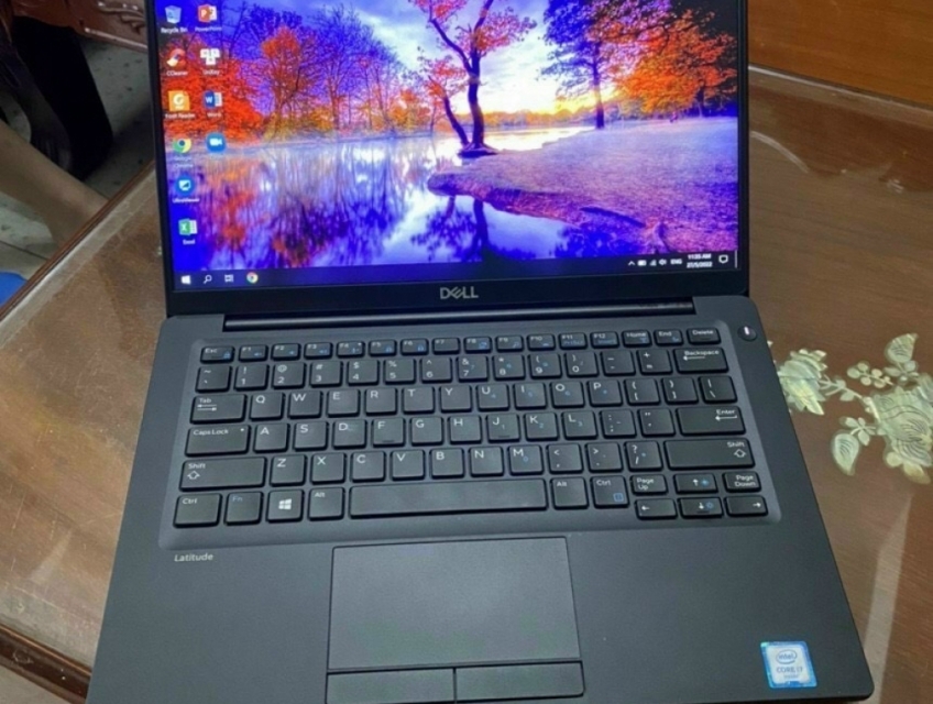 Laptop mini I7 kết cấu đẹp