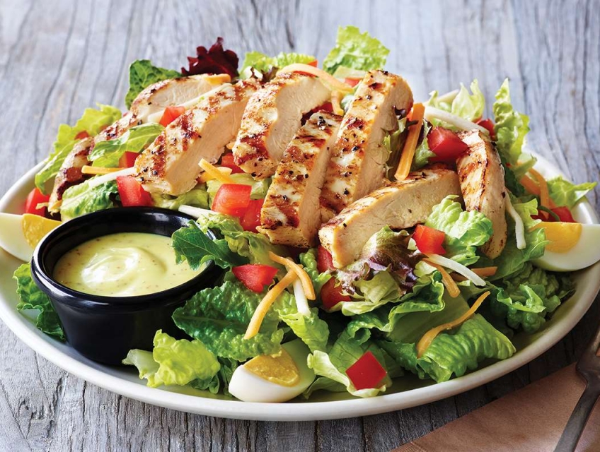 Sing Chicken hướng dẫn bạn cách làm salad ức gà trứng cút tại nhà