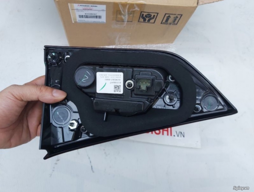 Đèn hậu trong Xpander LH - 8330B097