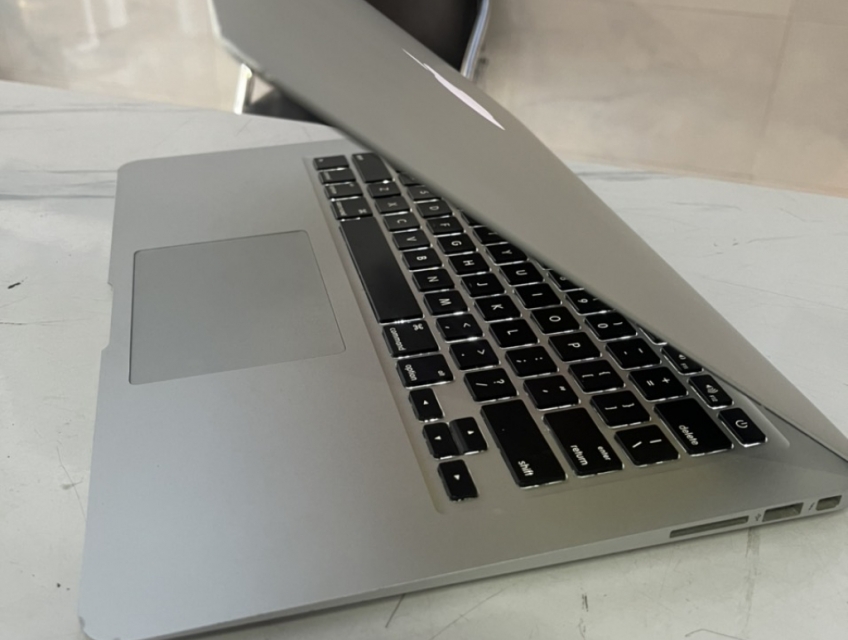 Macbook Air 2017 i5 ram 8G SSD 128G máy zin đẹp