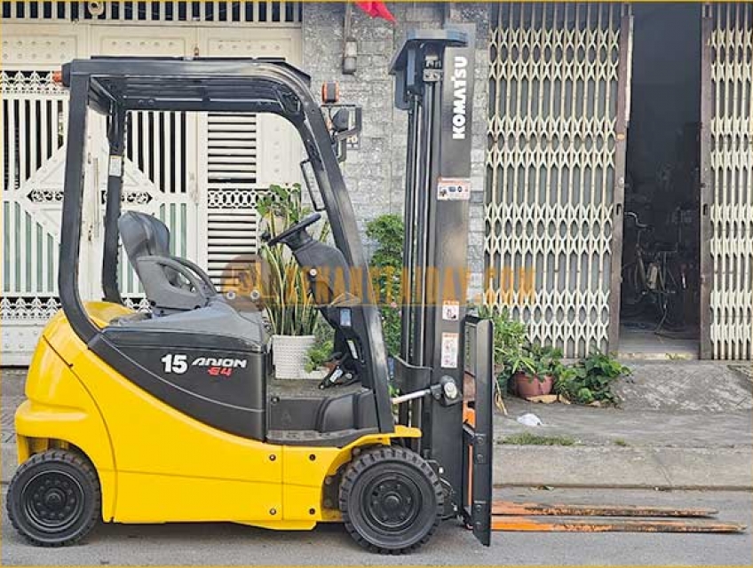 Bán xe nâng điện ngồi lái 1,5 tấn Komatsu cùng với quà tặng hấp dẫn