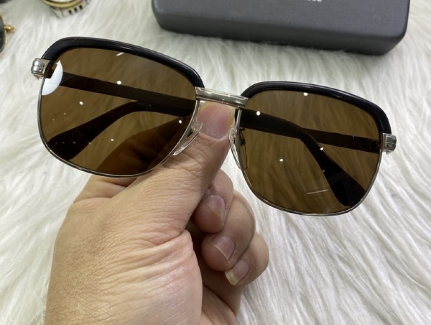 Địa chỉ bán kính râm nhật bãi xịn chính hãng đẹp gọng titan siêu nhẹ