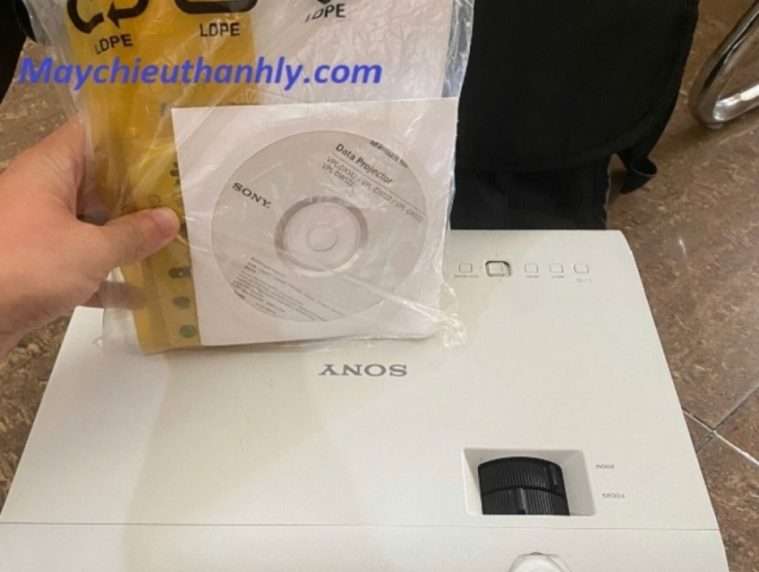 Máy chiếu Sony Vpl-DW122 cũ sáng nét