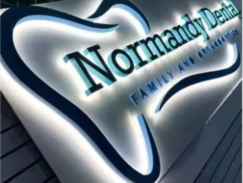 Làm biển mica chữ nổi – đẹp sắc nét – giá mềm!