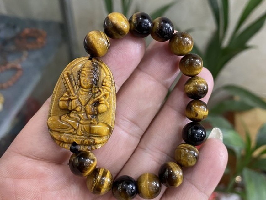 Vòng tay phong thuỷ hợp người tuổi sửu đem lại may mắn nên đeo